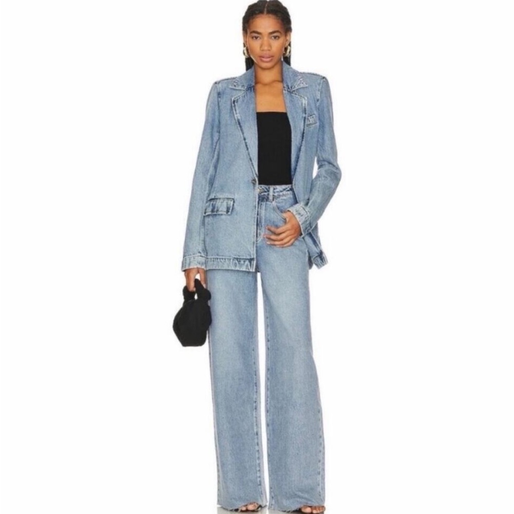 WEWOREWHAT Light Wash Wide-Leg Women’s Jeans